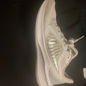 Hardly worn white Nike running shoes. Size 8